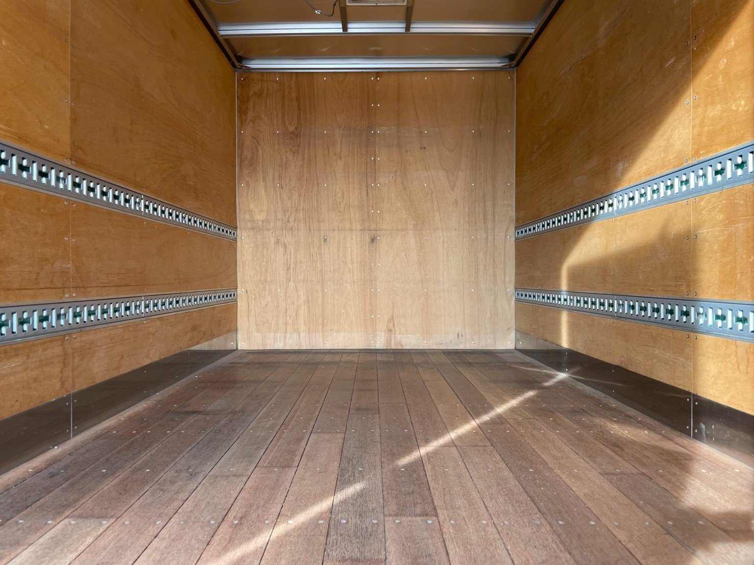 いすゞ 小型ワイド  バン TKG-NPR85AN